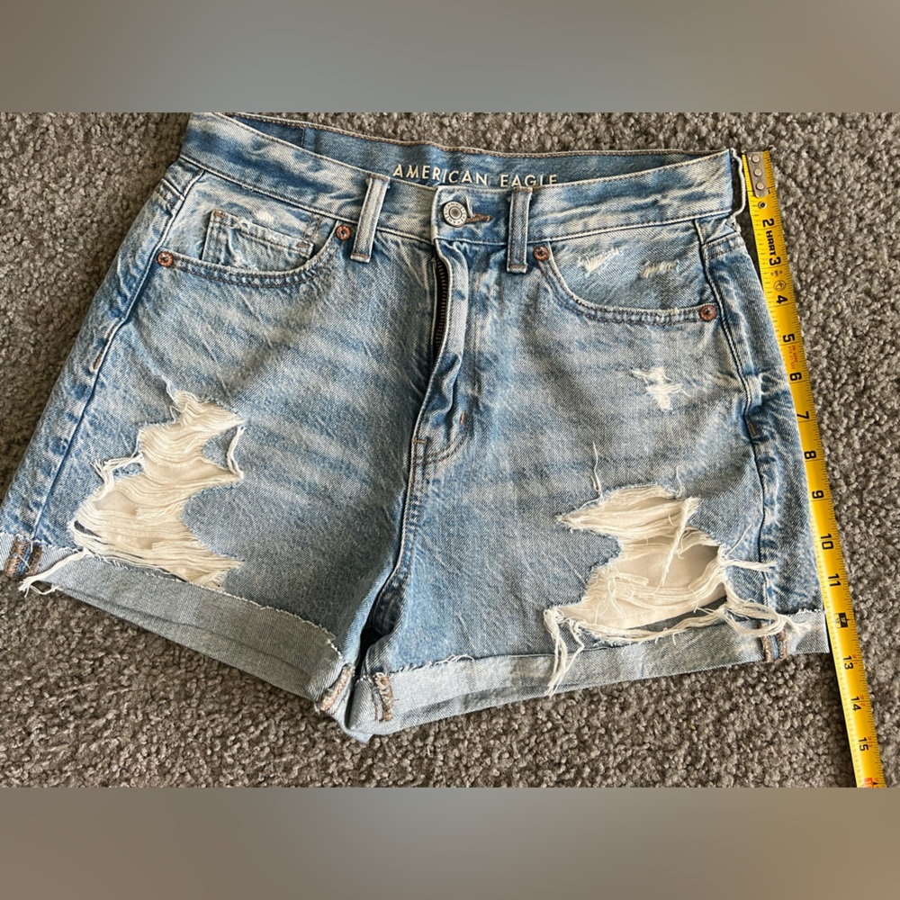 American Eagle Mom short jeans